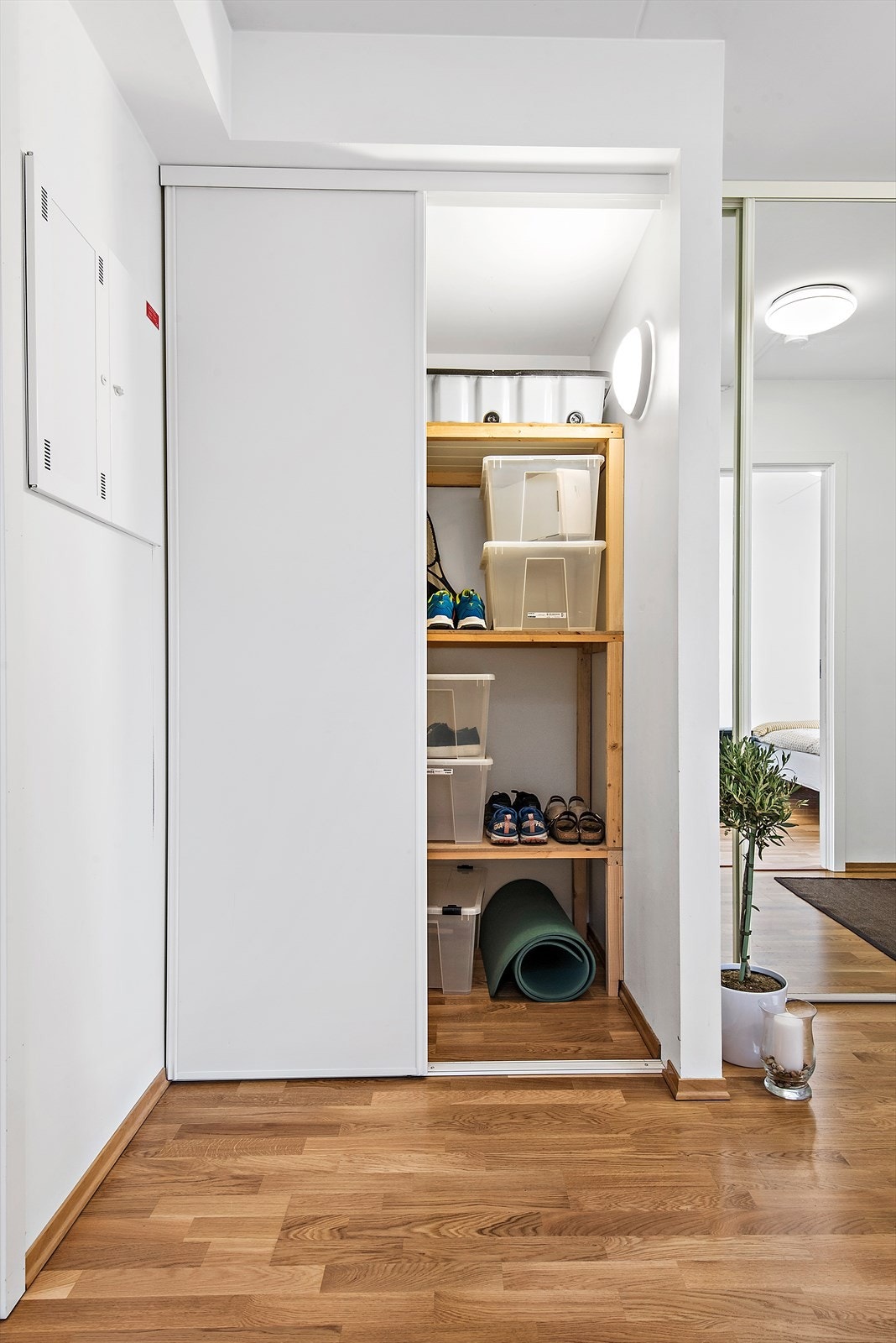 Perfekt for oppbevaring av både klær og andre praktiske ting Galleribilde