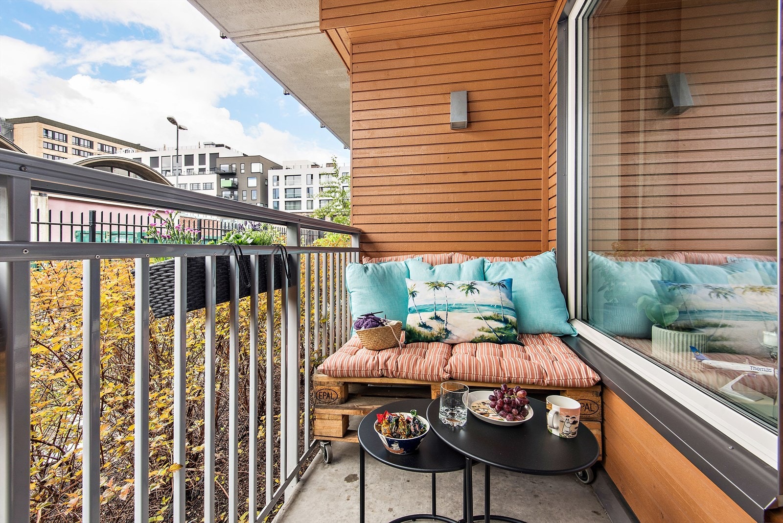 På sommeren er det sol fra tidlig ettermiddag til kveld Galleribilde