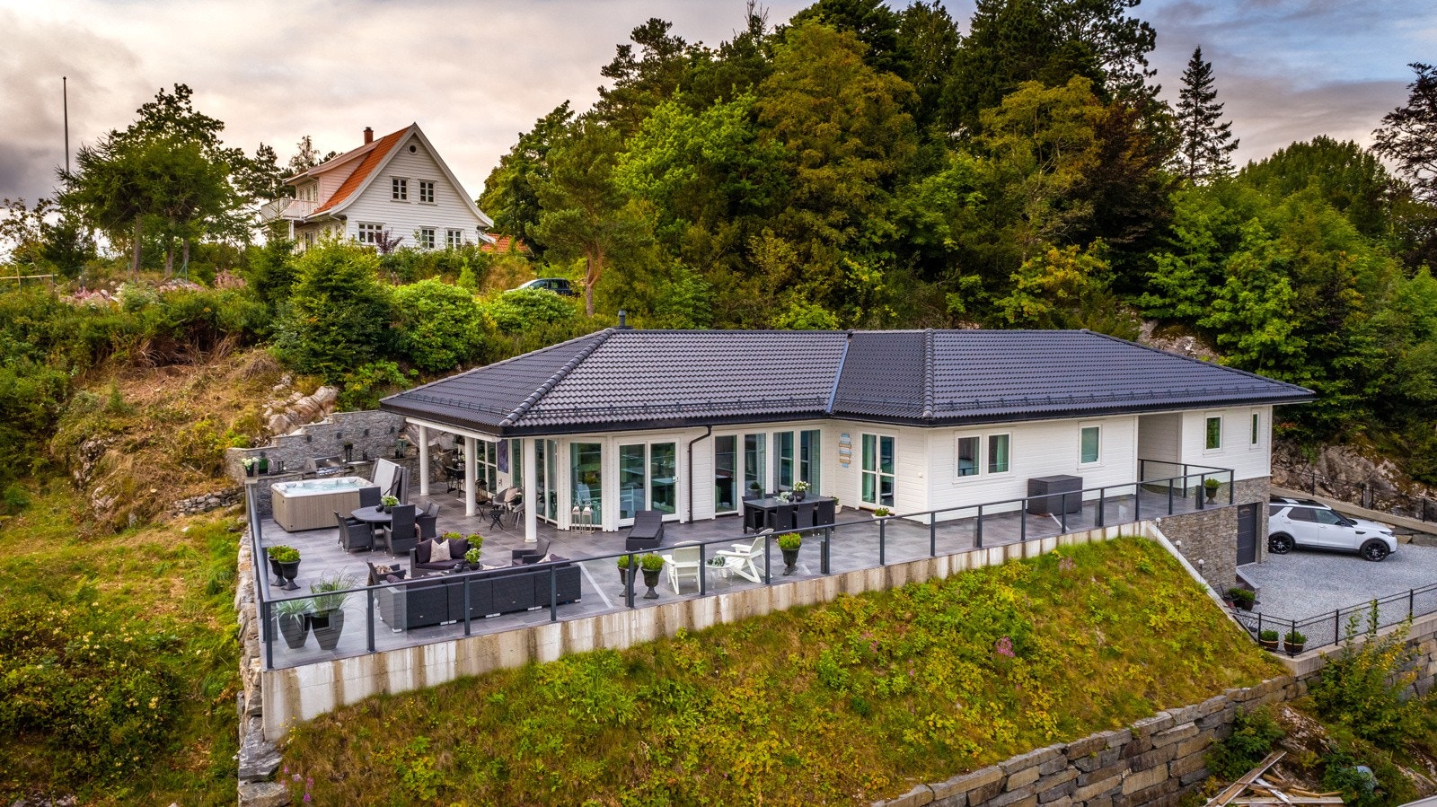 Alt i alt en nydelig enebolig med naturskjønn beliggenhet og særdeles flotte kvaliteter. Galleribilde