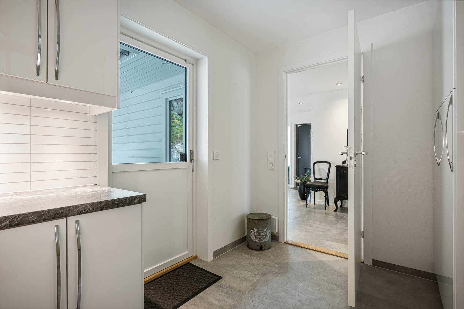 Det er direkte adkomst inn til vaskerom fra utsiden - noe som er meget praktisk for oss bergensere med våte tøy. Galleribilde