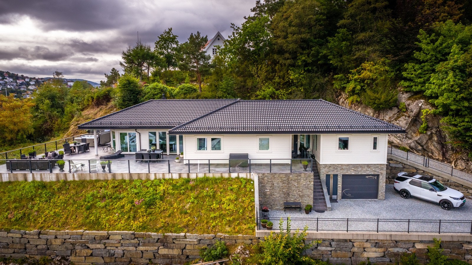 En meget flott tomt på hele 898 kvm. som er pent opparbeidet. Galleribilde