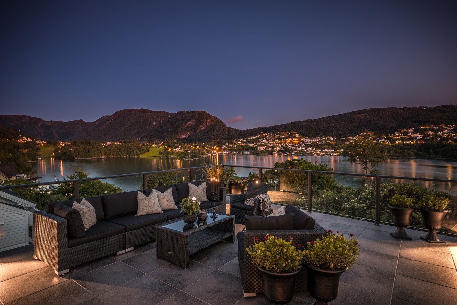 Velkommen til Åstveitveien 62 - Presentert av Stine Larsen v/ Privatmegleren. Galleribilde