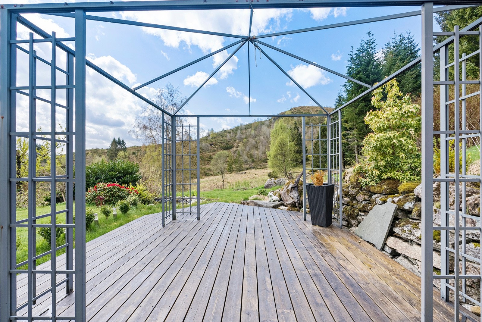 Pent etablert platting. Perfekt for hyggelige sammenkomster. Galleribilde