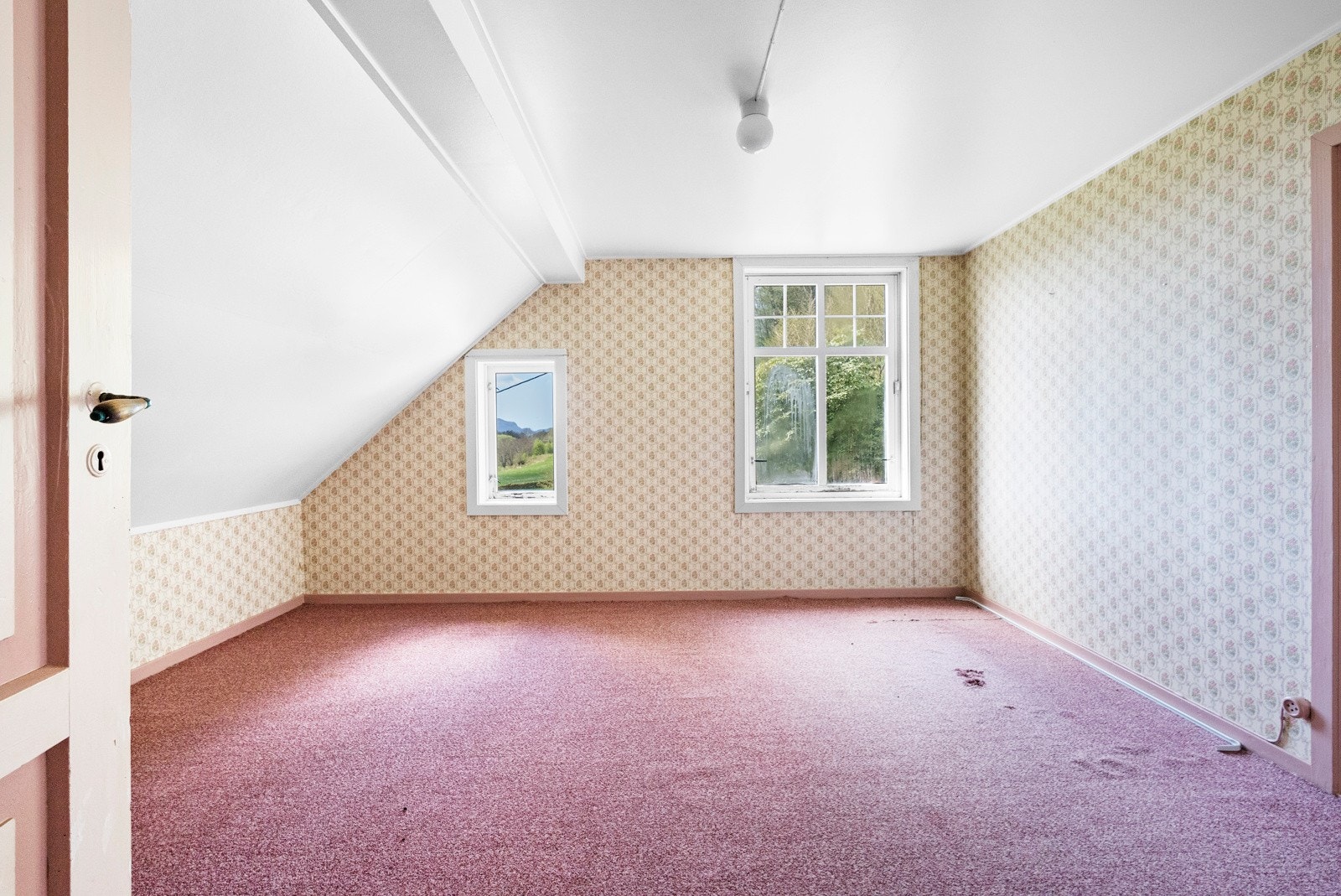 Enda ett soverom i 2. etasje. God plass til senger og garderobeløsning. Galleribilde