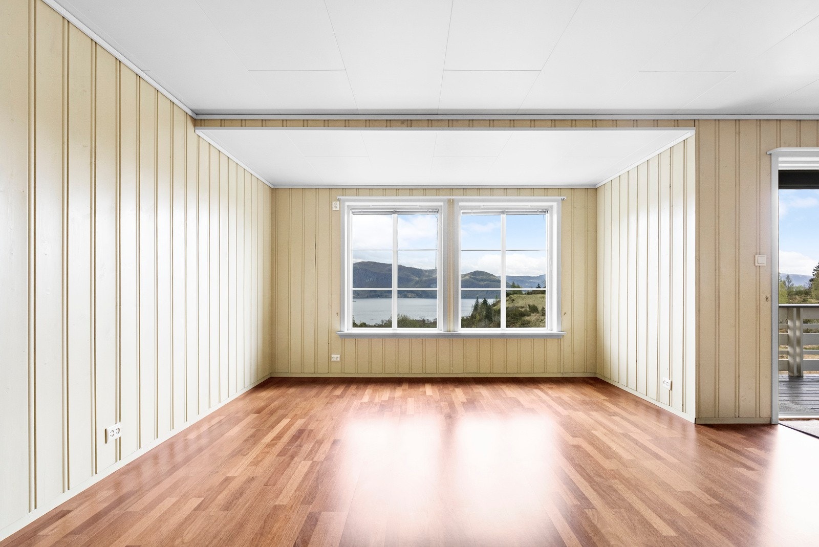 I stuen kan du fint innrede med for eksempel en TV- og spisesone, og uten at disse to forstyrrer hverandre. Galleribilde