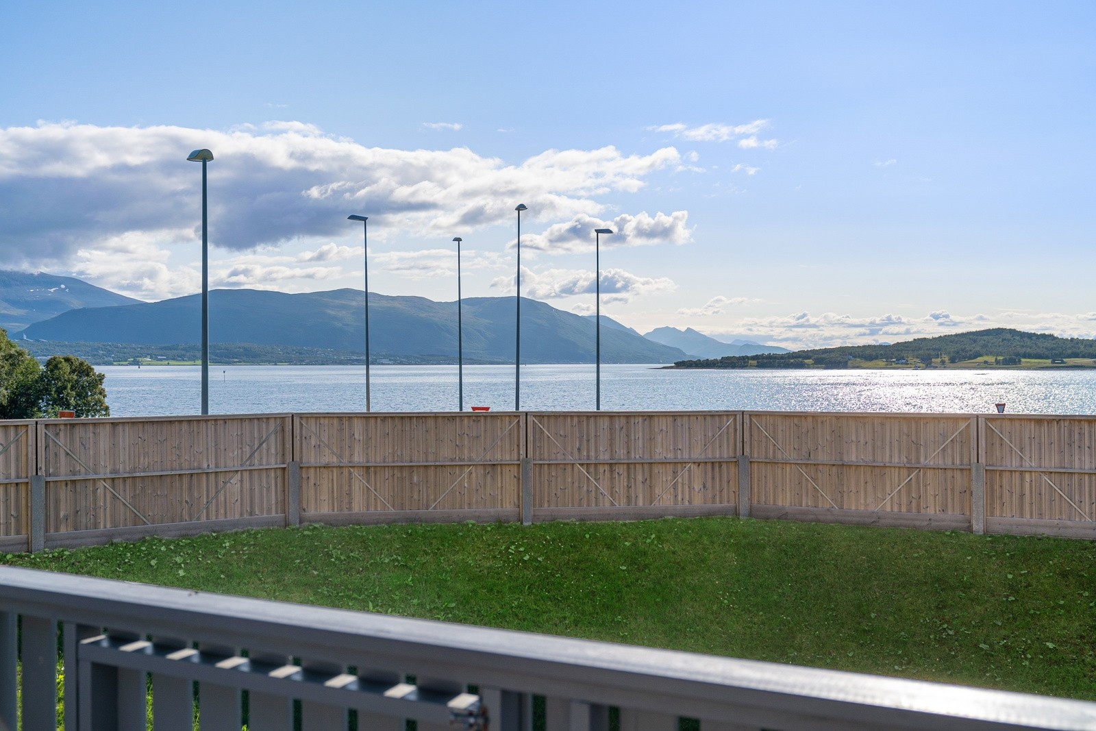 Nydelig utsikt over mot sjøen!