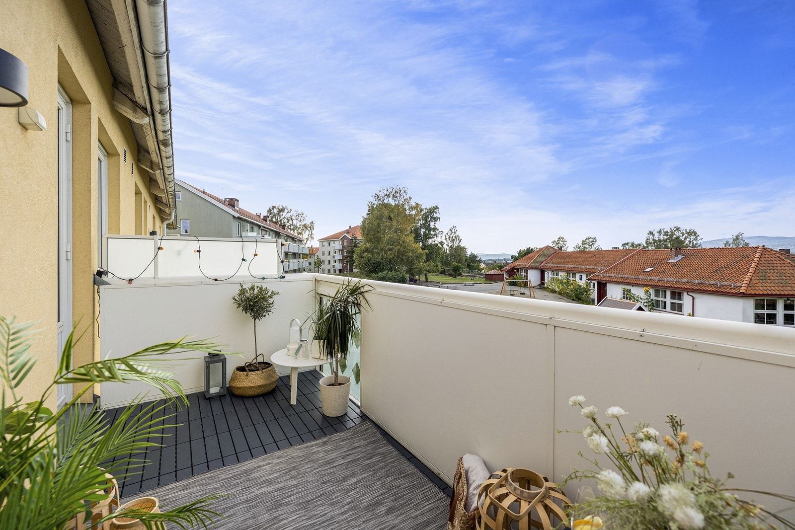 Balkongen
måler 7,2 kvadratmeter og her er det god plass for møblement og hygge! Galleribilde