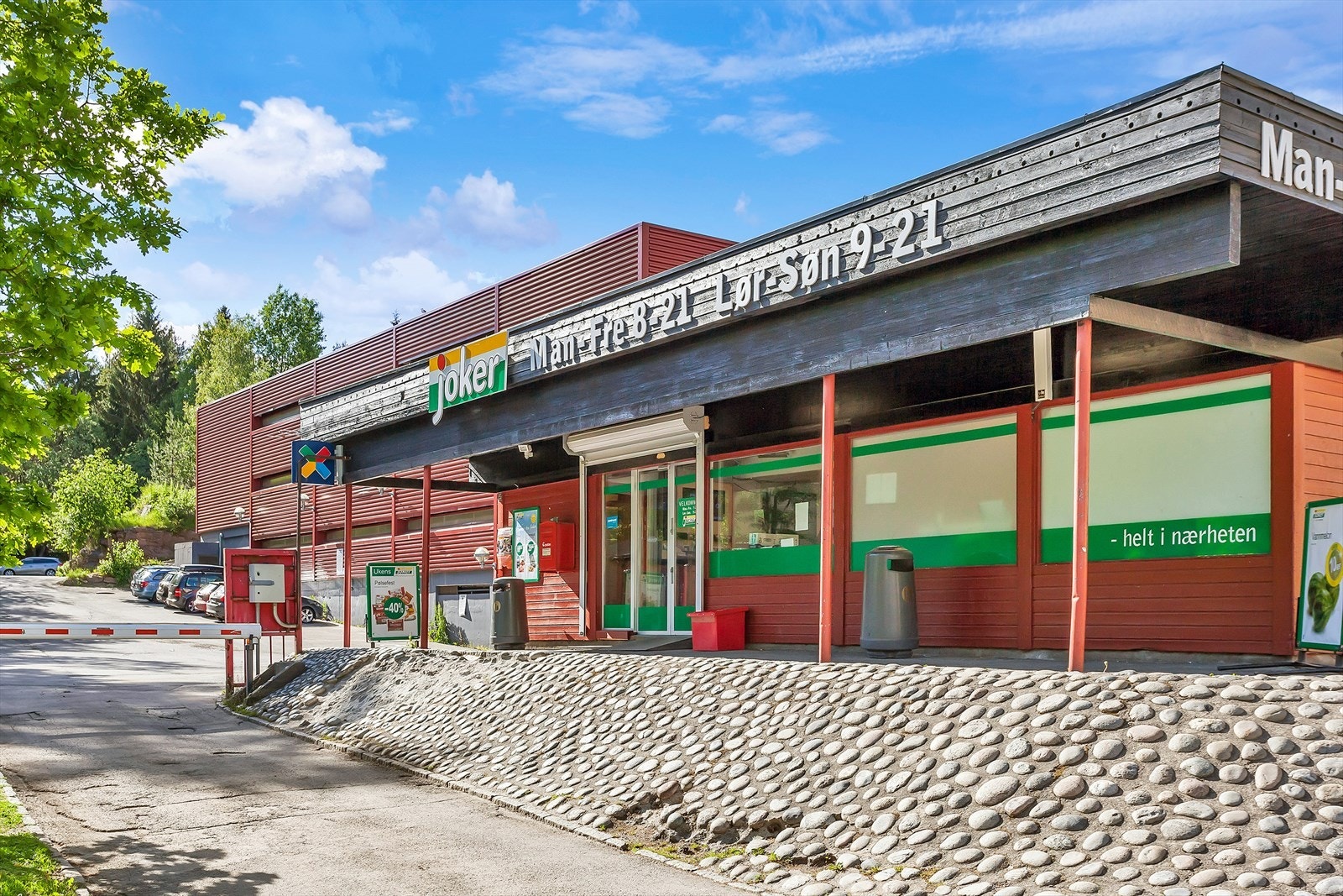 Kort avstand til nærbutikk som også er søndagsåpent. Galleribilde