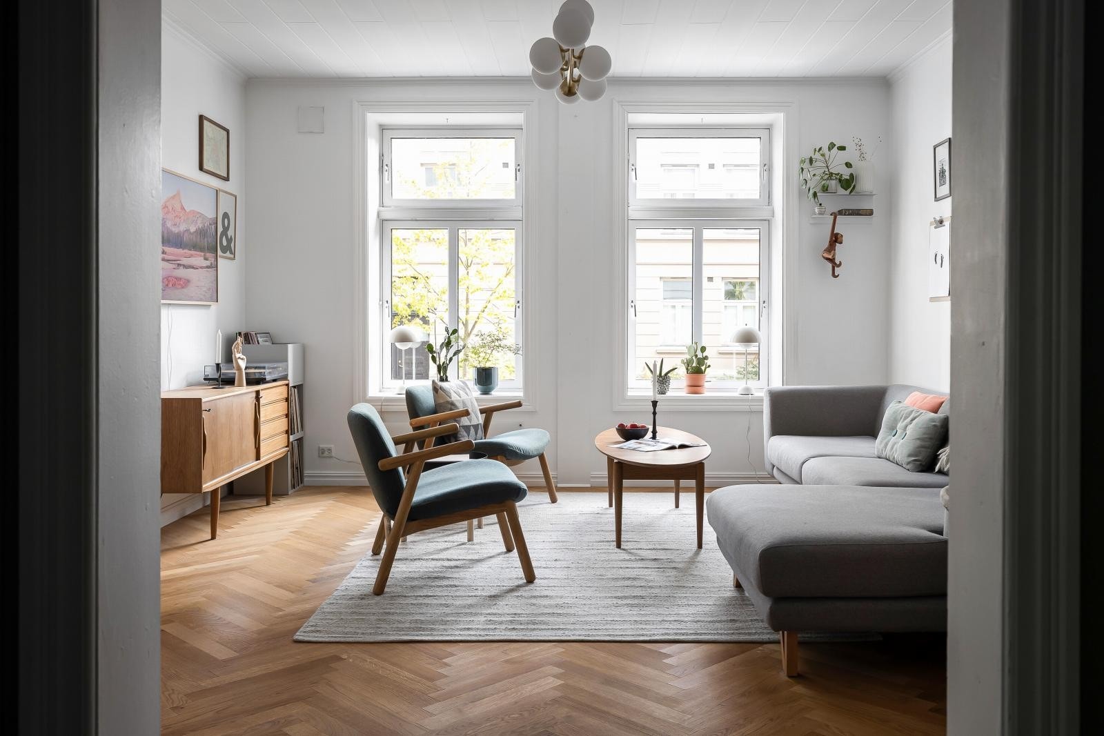 Fra spisestue har man videre inngang til en romslig dagligstue på hele 21 kvm. Galleribilde