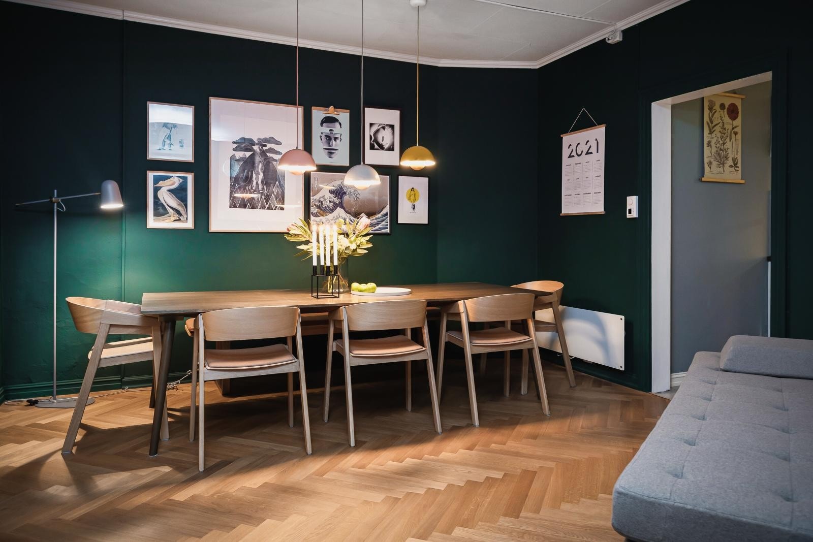 Leiligheten fremstår med en særdeles flott standard og er betydelig oppgradert i de seneste år. Galleribilde