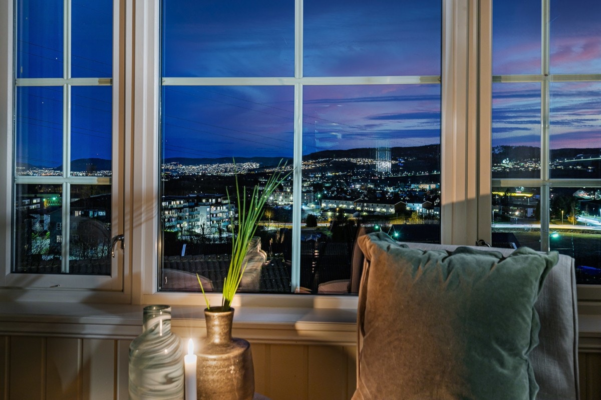 Fantastisk utsikt om kvelden. Galleribilde