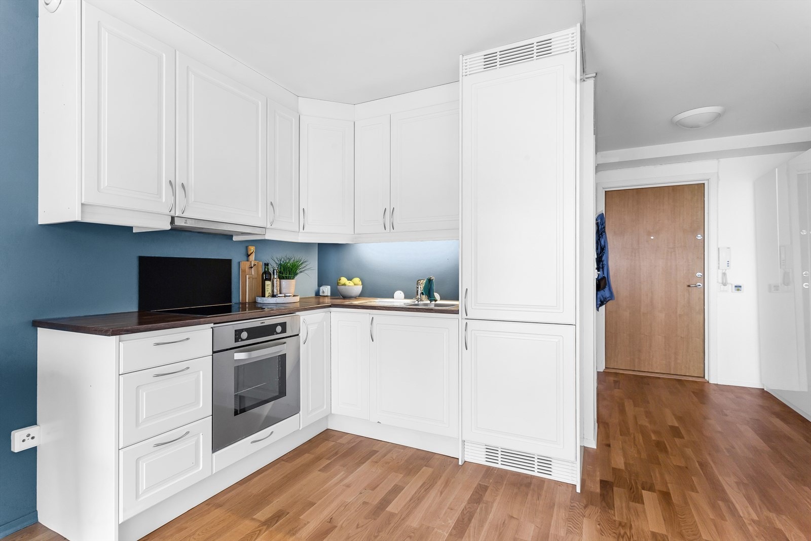 Integrert komfyr, platetopp samt kjøl/fryseskap Galleribilde