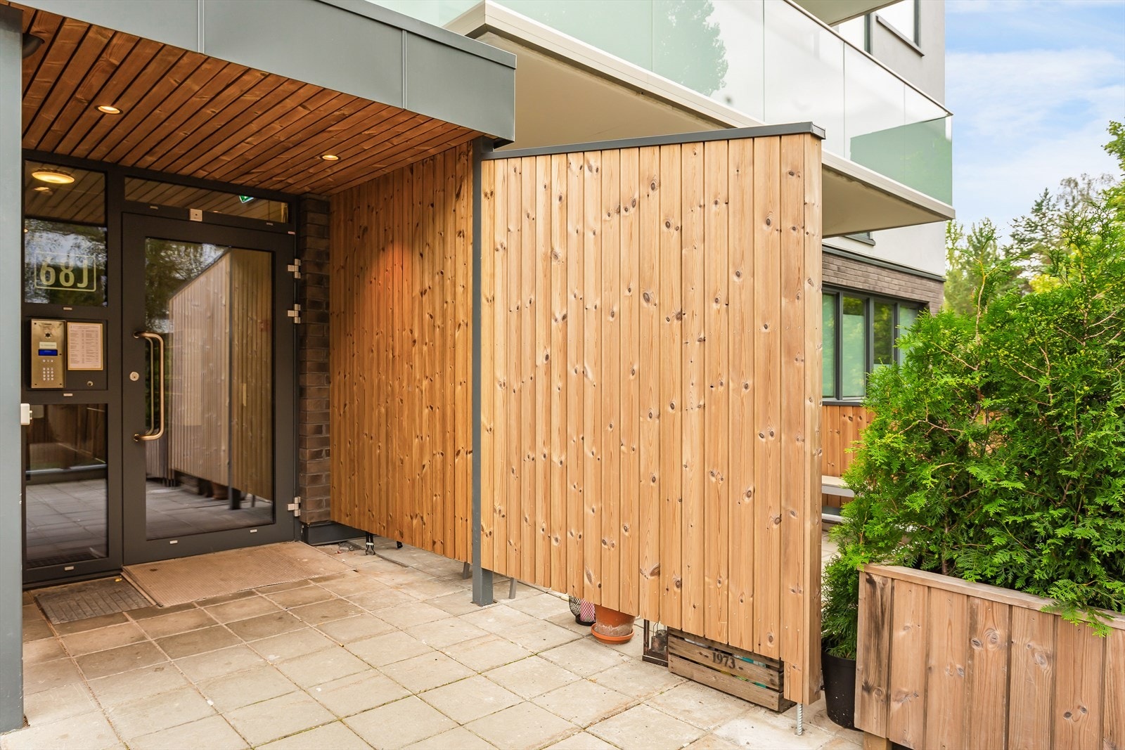 Svært innbydende inngangsparti inn til oppgangen Galleribilde