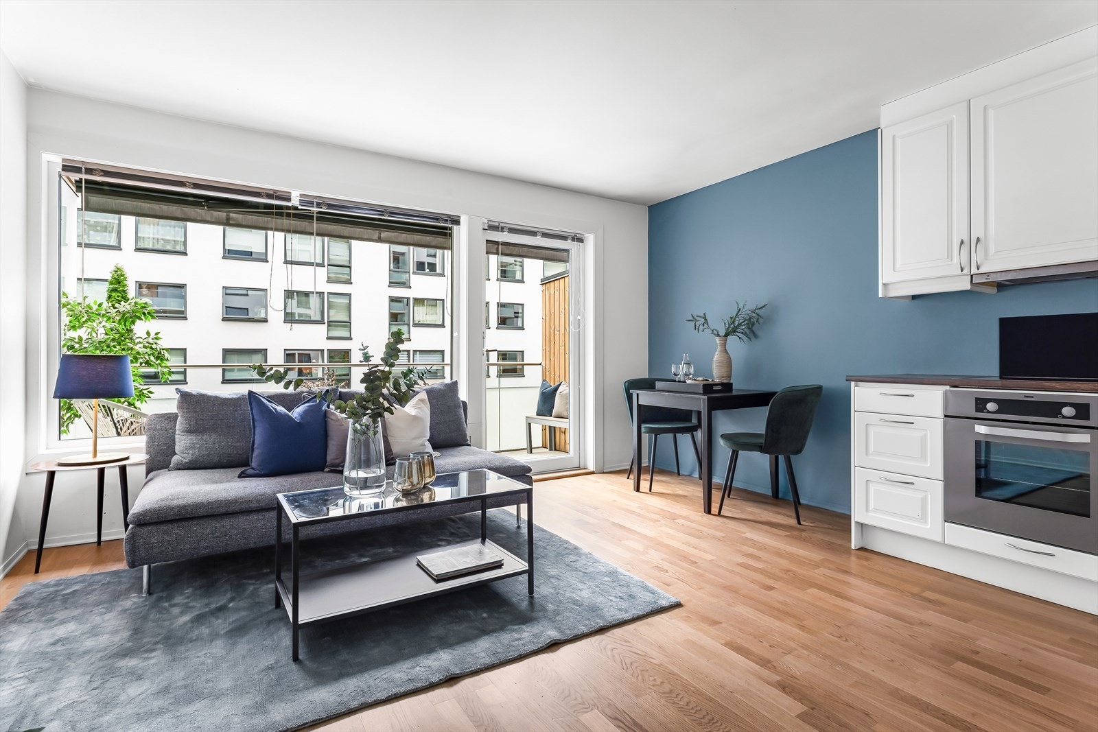 Vinduer med 3-lags isolerglass fra 2020. Balkongdør er også ny i 2020. Galleribilde