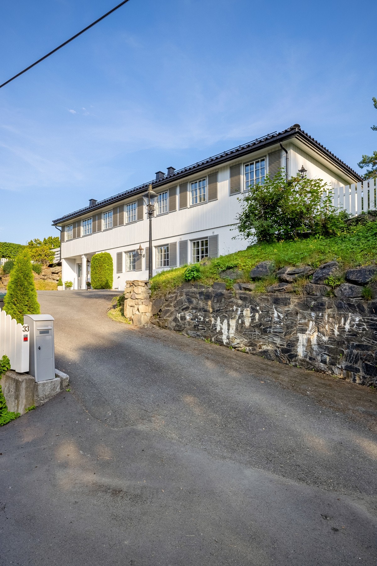 Innkjøring til eiendommen Galleribilde