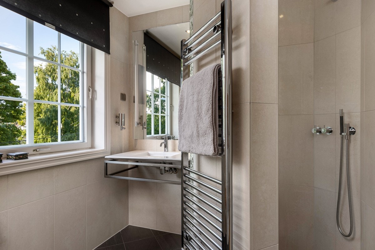 Badet tilh. hovedsoverommet Galleribilde