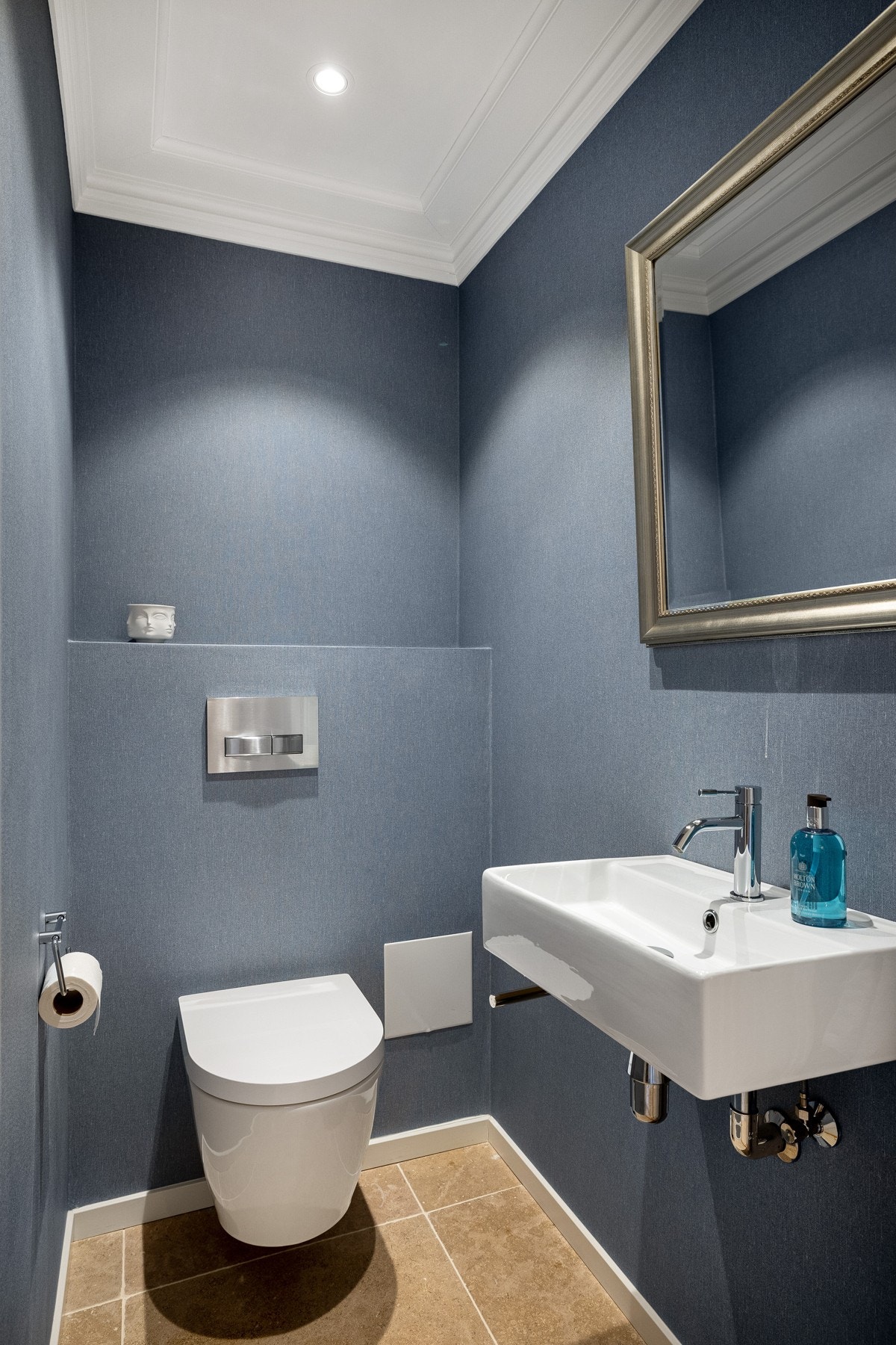 Separat wc på inngangsplanet inn fra trappehallen Galleribilde