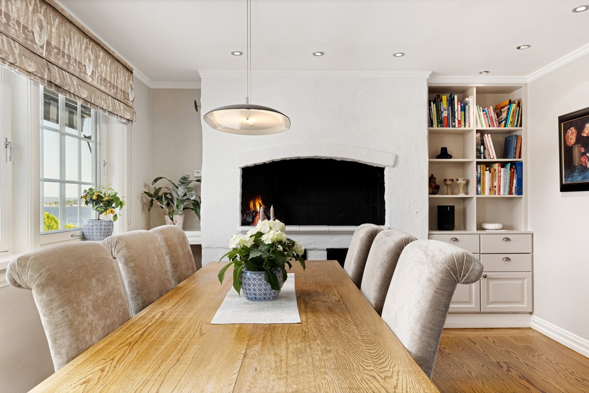 Mot stort og fint ildsted Galleribilde
