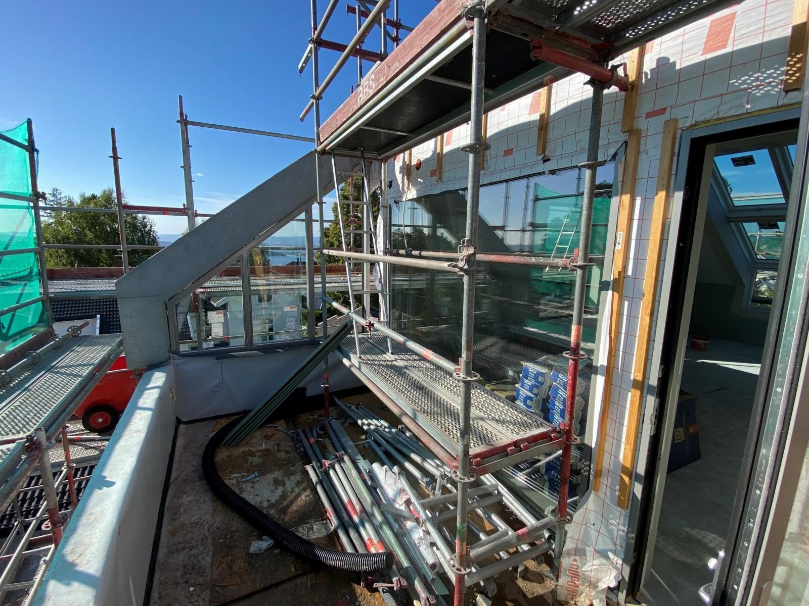 Takterrassen på leiligheten A11. Solrikt og med flott utsikt Galleribilde