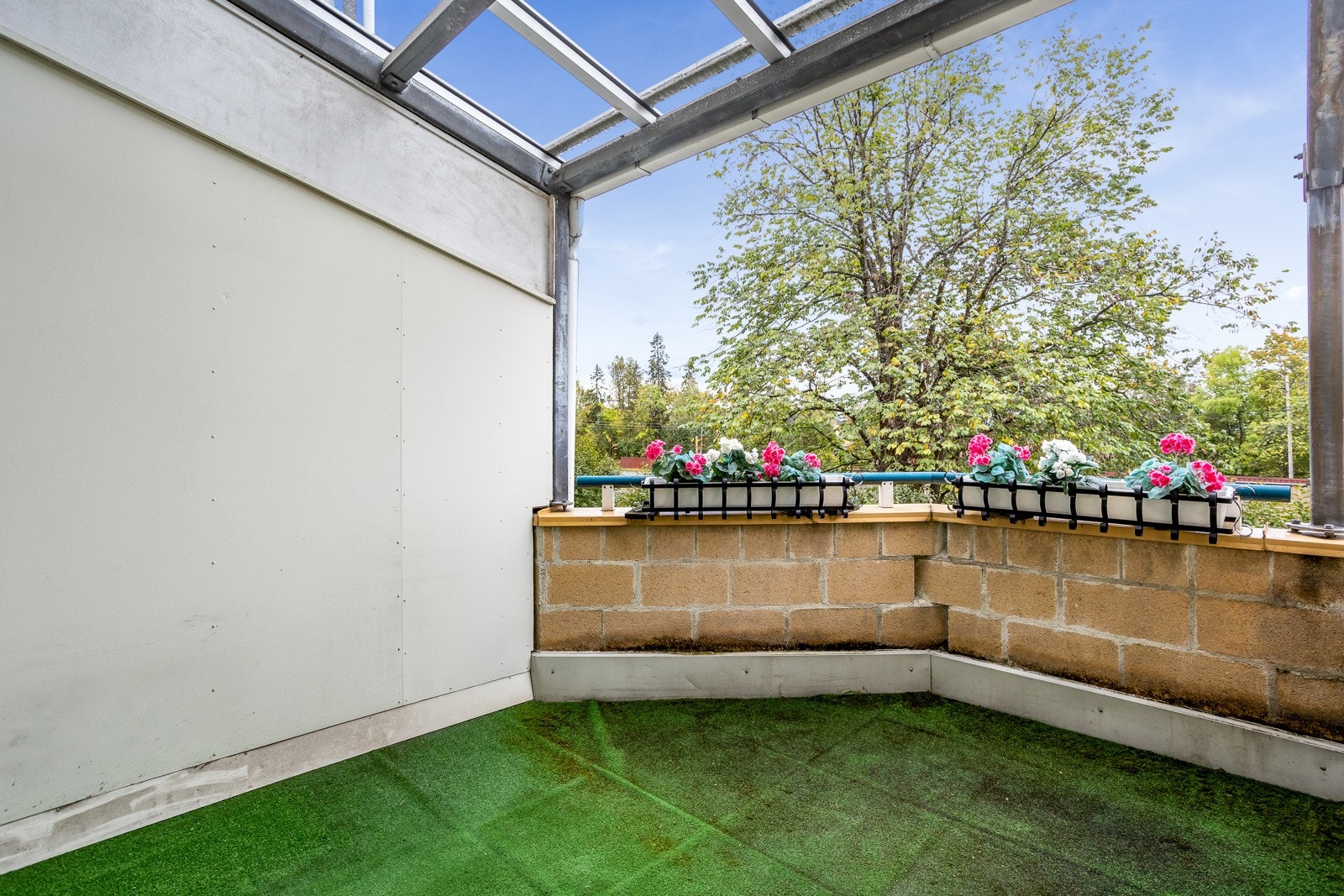 Balkongen er på ca 8,5 kvm Galleribilde