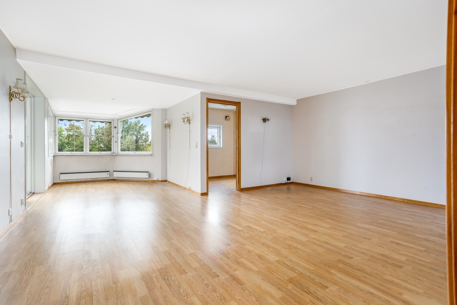 Stor stue med mange møbleringsmuligheter Galleribilde