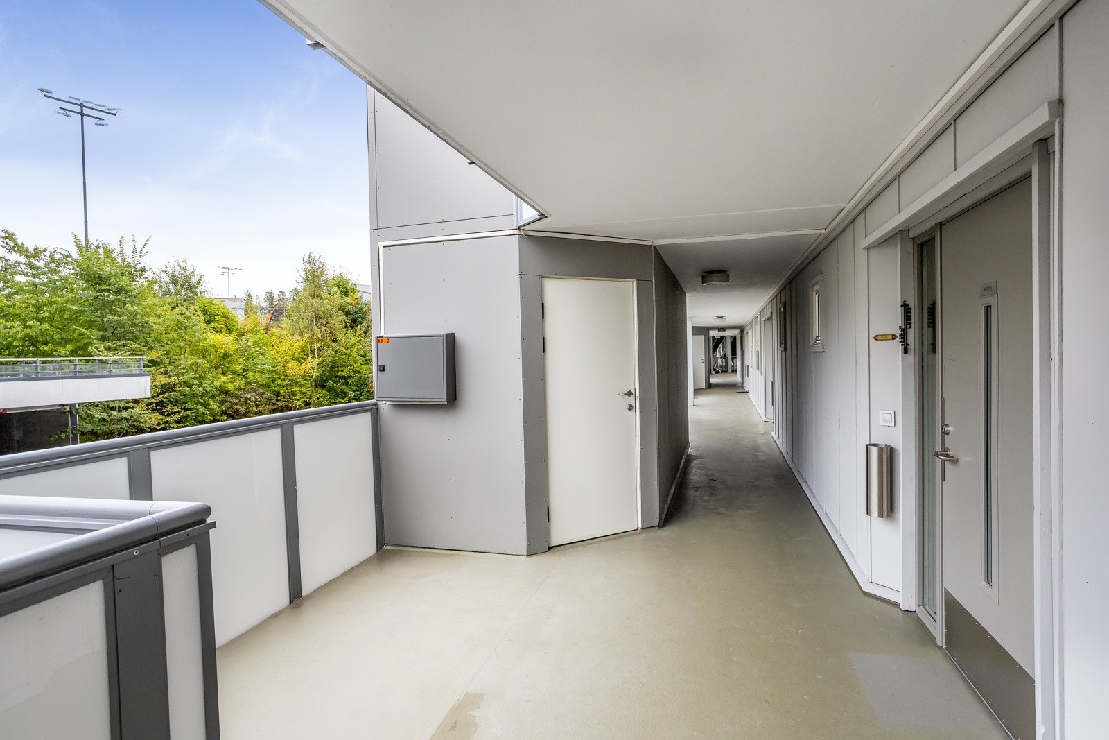 Adkomst til leiligheten via svalgang. Bod i svalgang på ca. 5 kvm Galleribilde