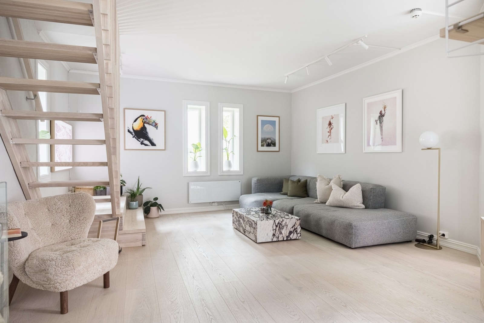 Innholdsrik planløsning over to etasjer. Galleribilde