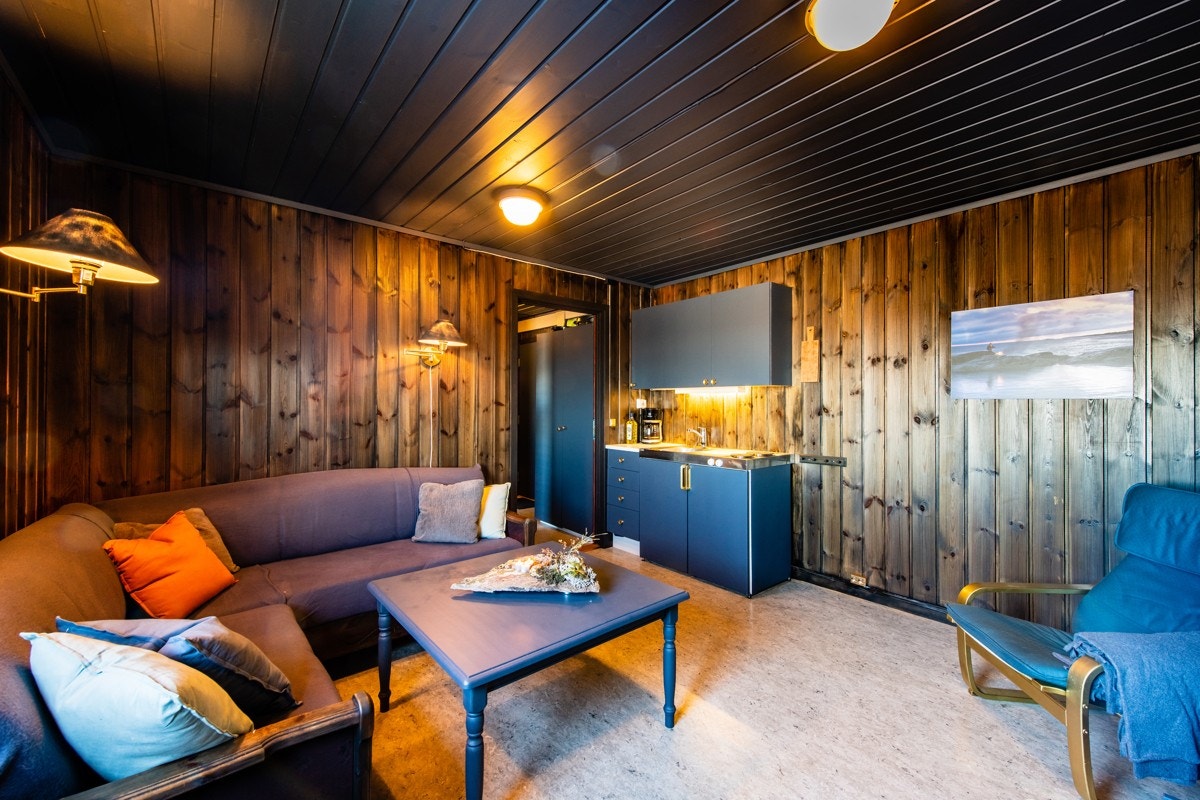 Velkommen inn i hytta. Hytta er modernisert og fikset opp Galleribilde