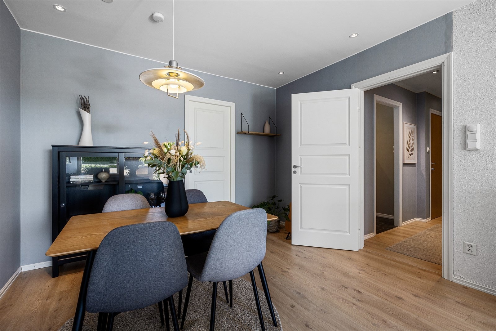 LED-lys i alle rom, utenom det minste soverommet Galleribilde