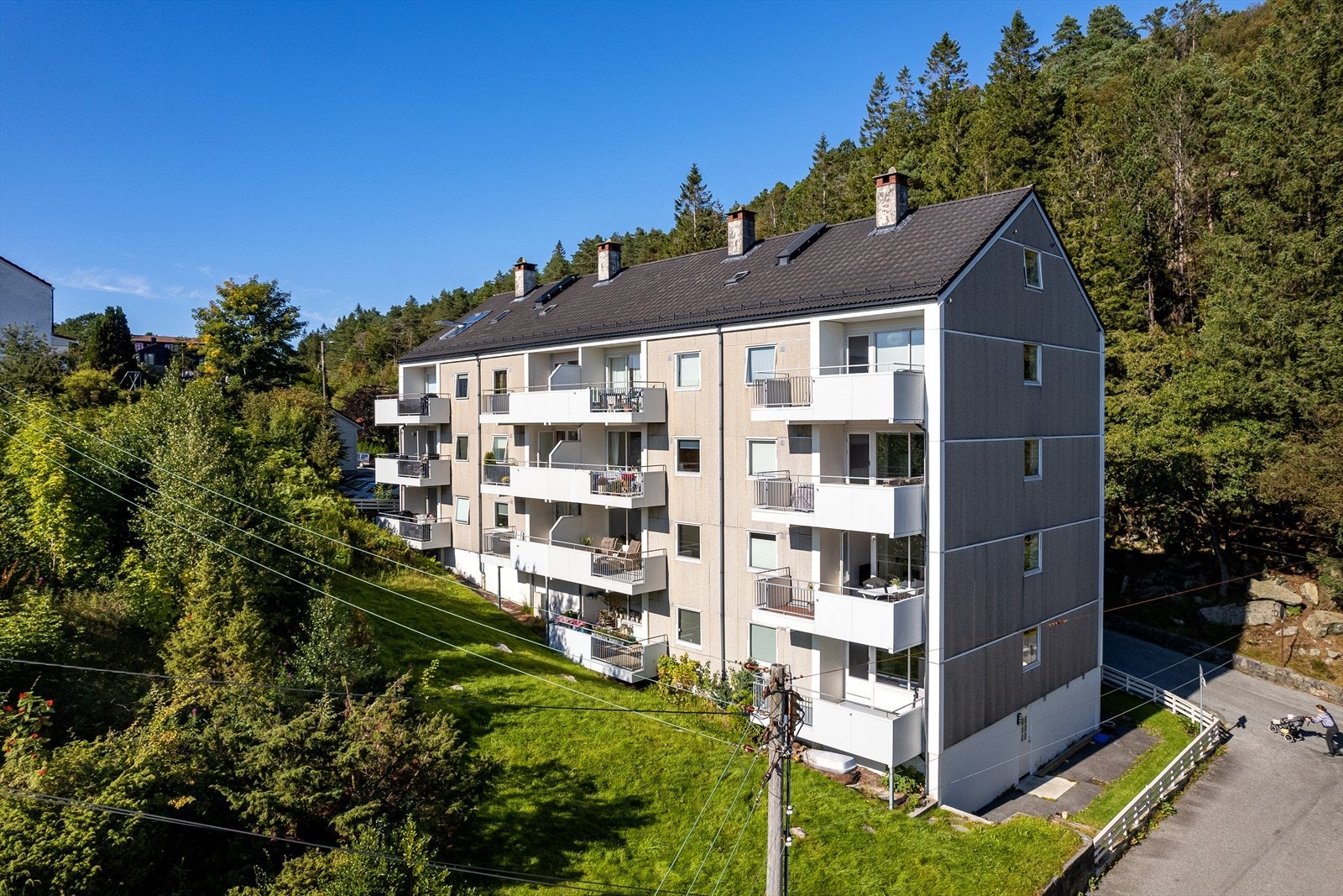 Området er omkranset av flotte rekreasjonsområder like ved som Munkebotn, Sandviksfjellet, Eidsvågfjellet og Hellen Fort for å nevne noen Galleribilde