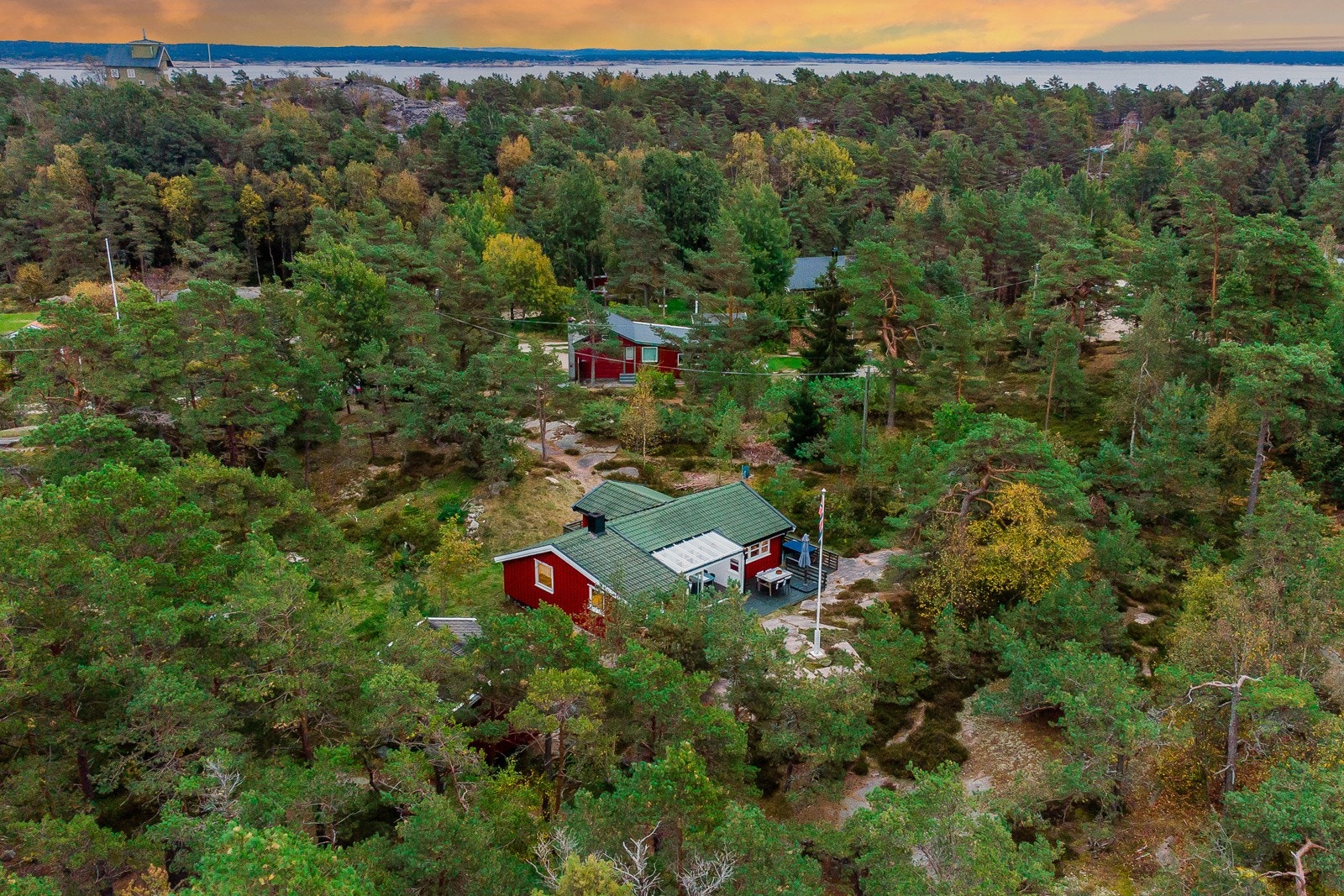 Fin beliggenhet i skogen - ikke langt fra vannet Galleribilde