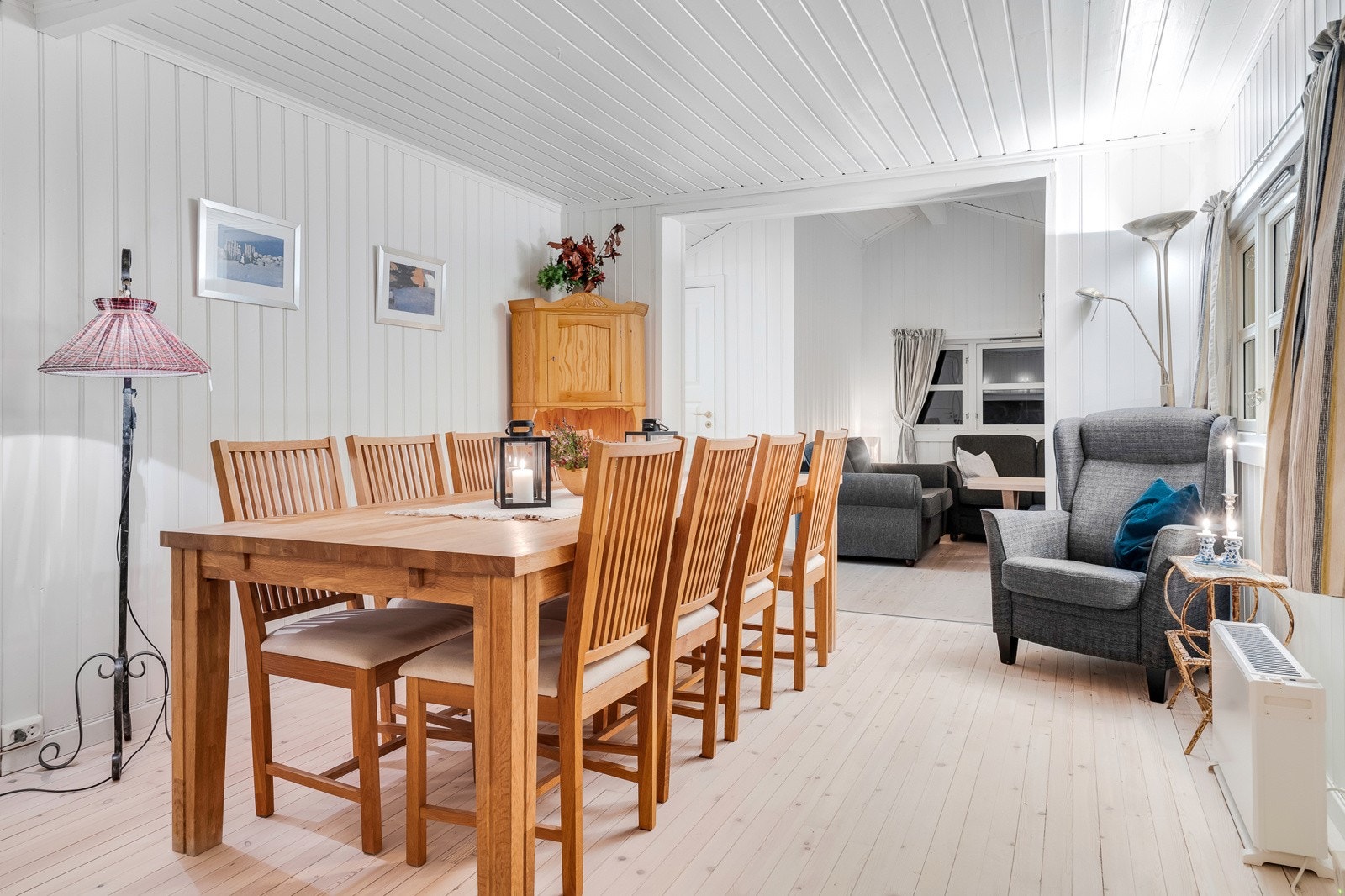 Spisestue - herfra er det utgang til vinterhagen Galleribilde