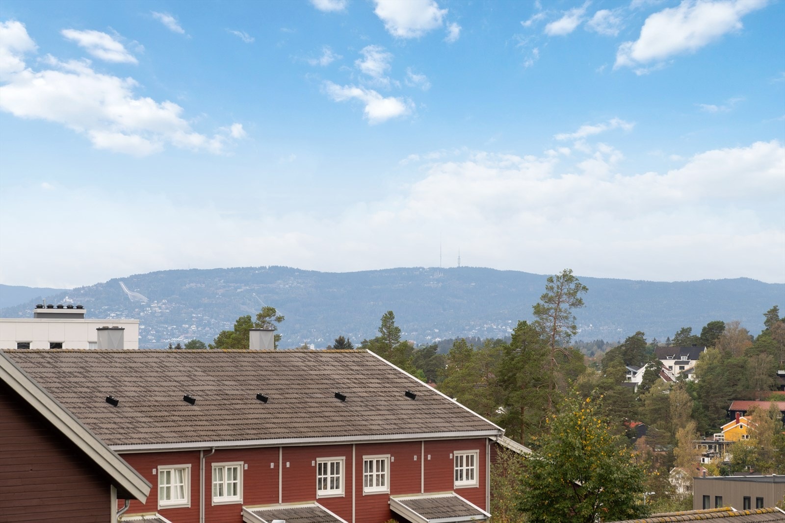 Flott utsikt mot Holmenkollen. Galleribilde