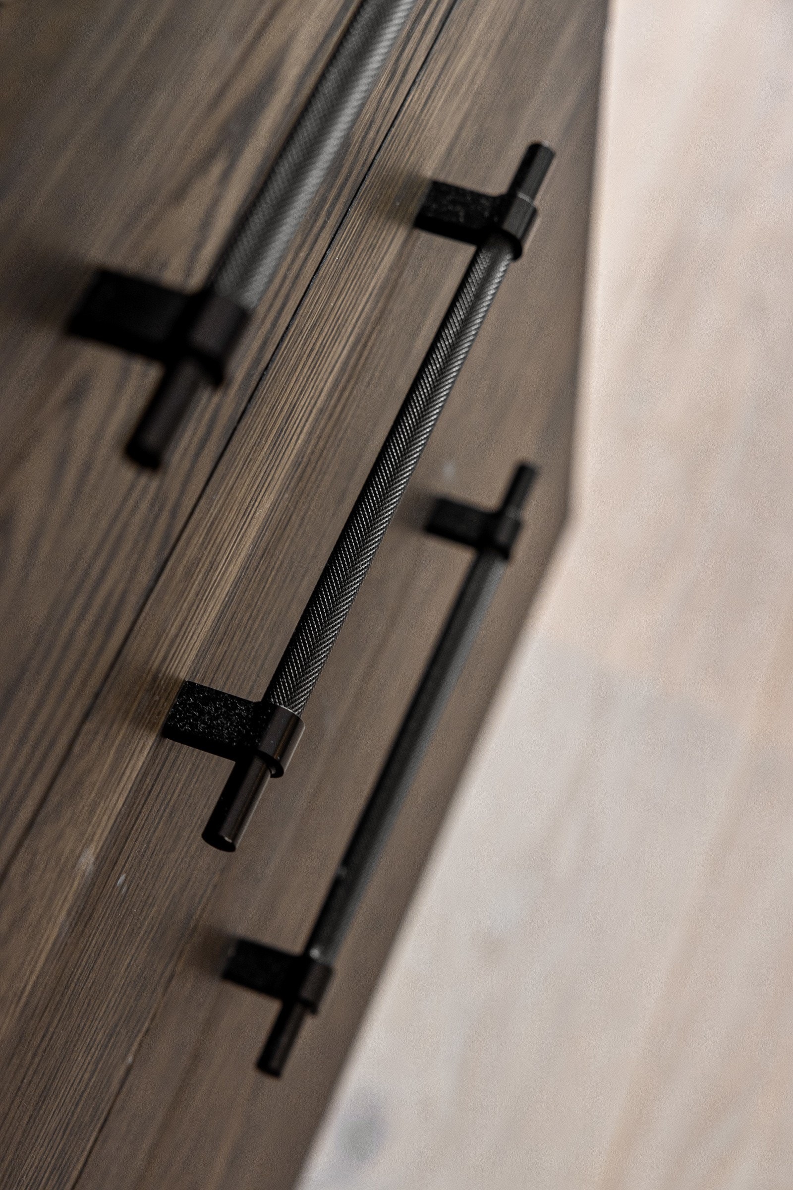 Detalj - Lekre fronter med stilige håndtak Galleribilde