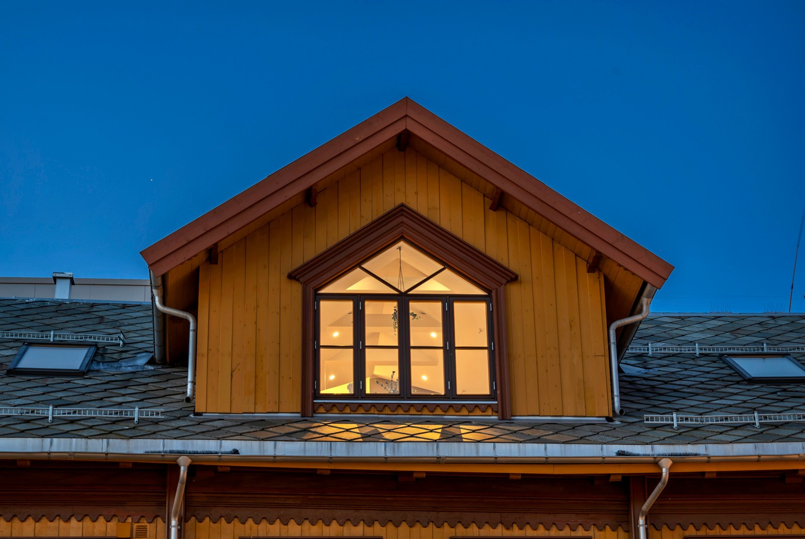 Storgata 112 i Tromsø har en mangslungen og stolt historie. Bygget ble totalrenovert i 2014.