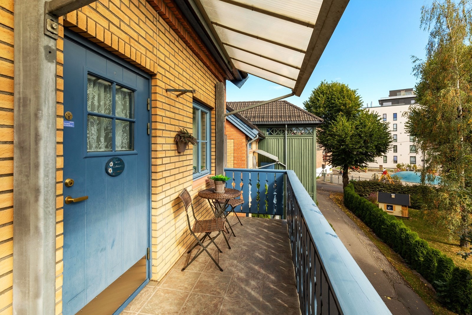 Svalgangen er sørøstvendt og byr på morgen/formiddagssol. Galleribilde