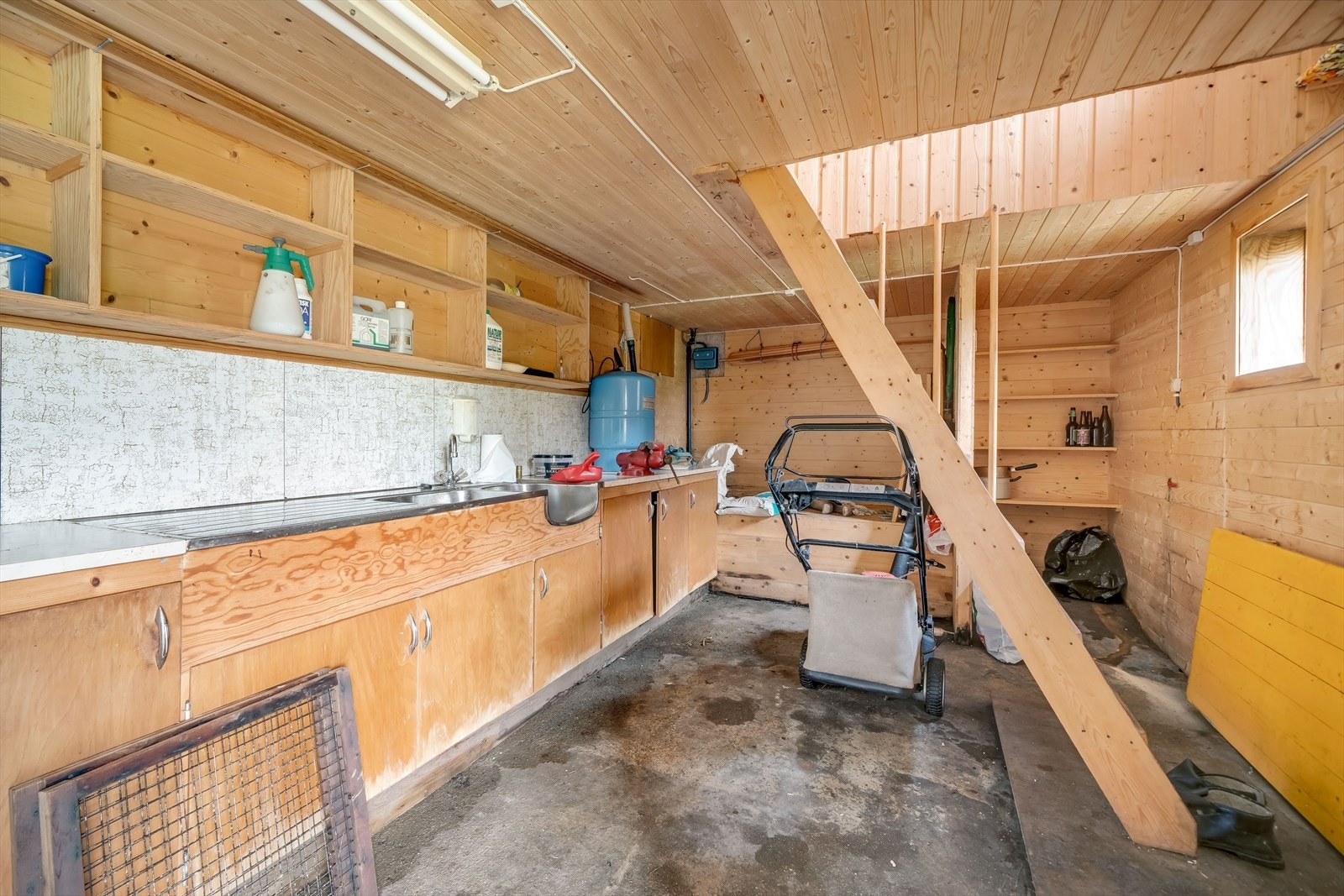 Uinnredet kjellerrom Galleribilde