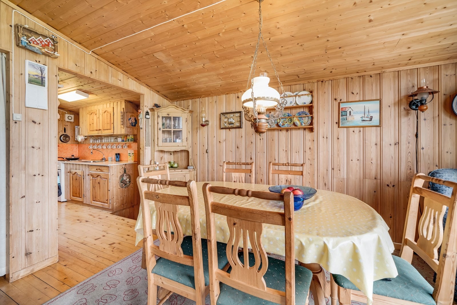 Delvis åpen løsning mot kjøkkenet. Galleribilde