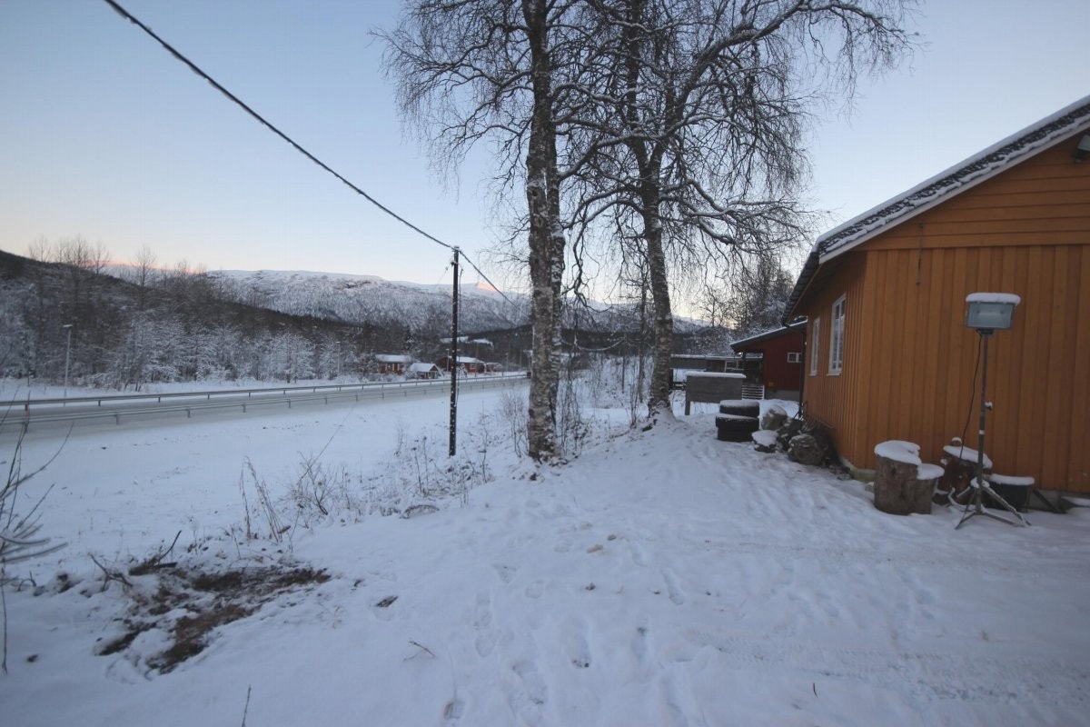 Boligen ligger ved E-6 på Storvoll Galleribilde