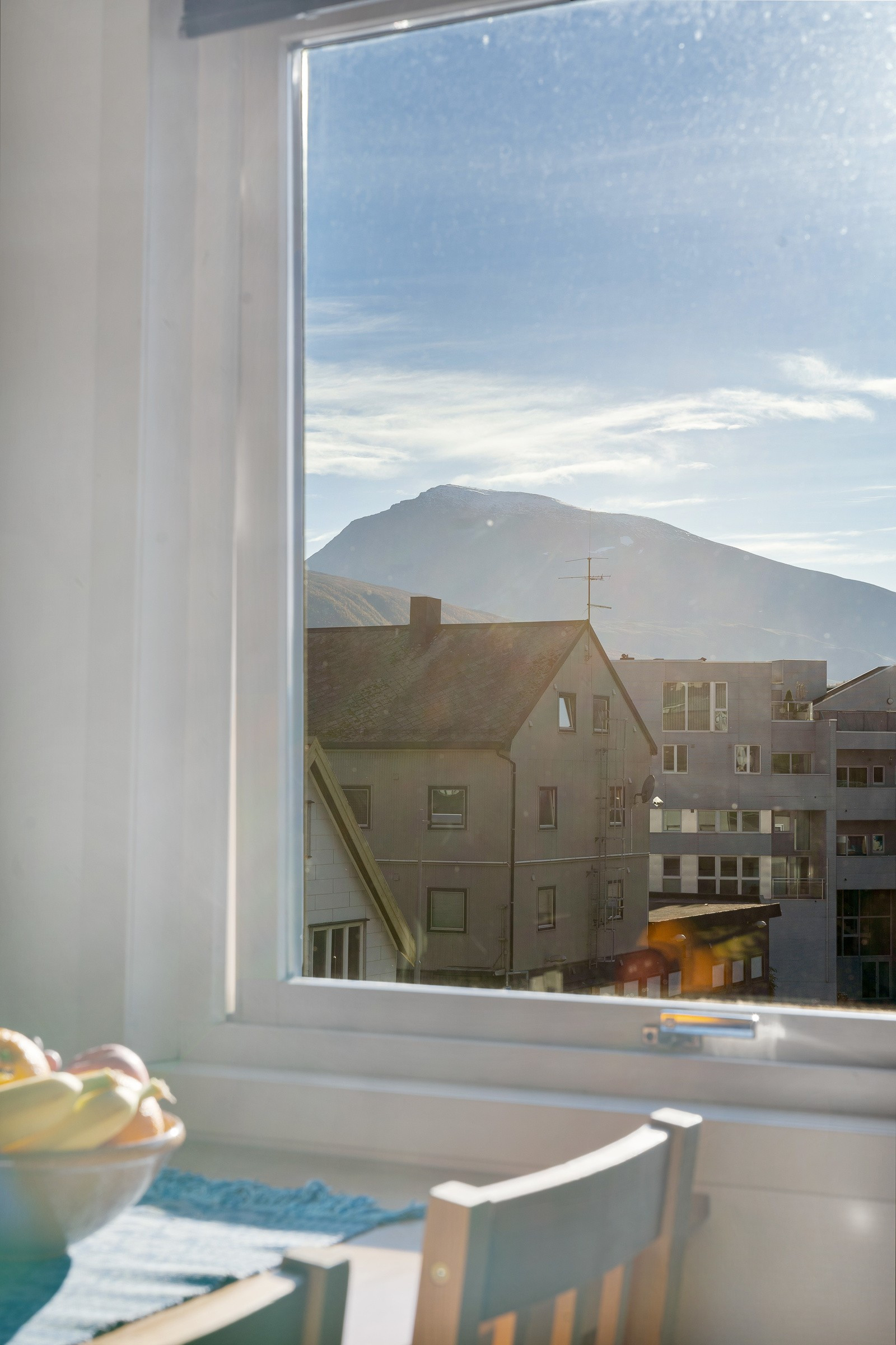 Her nyter du utsikten mot Fjellheisen og Tromsdalstinden!