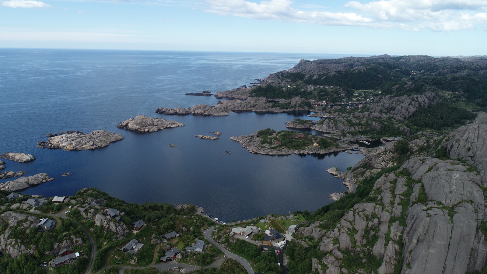 Like i nærheten av hytteområdet er koselige Nesvåg. Galleribilde