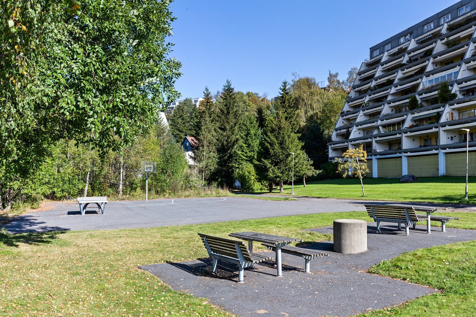 Sittegruppe ved boligen. Galleribilde
