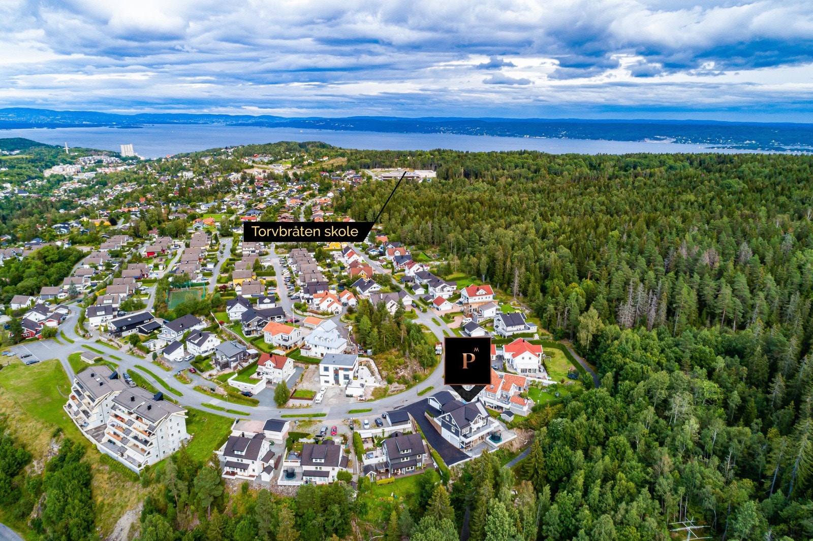 Fra eneboligen er det kort gangavstand til Torvbråten barneskole. Galleribilde