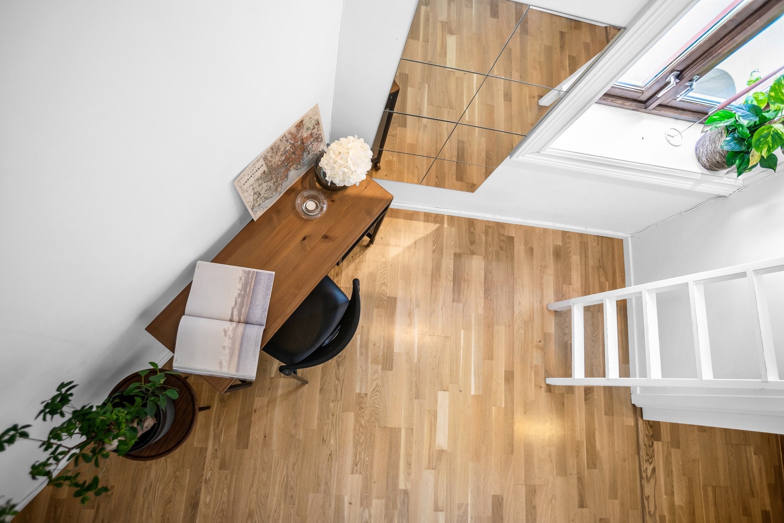 Alle soverommene vender ut mot rolig bakgård Galleribilde