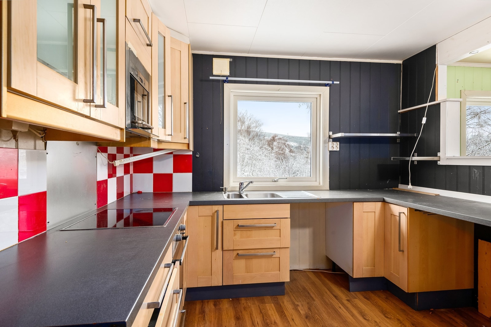 Kjøkkenet er påbegynt oppussing men ikke ferdigstilt Galleribilde