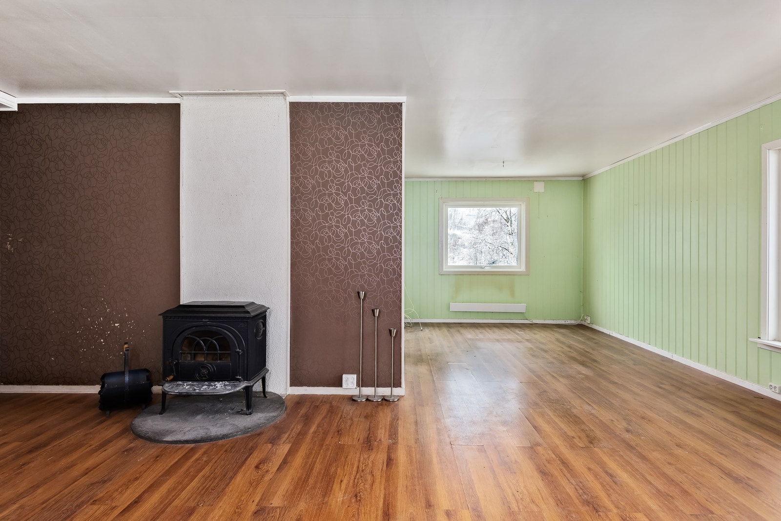 Stuen har god plass til flere sittegrupper Galleribilde