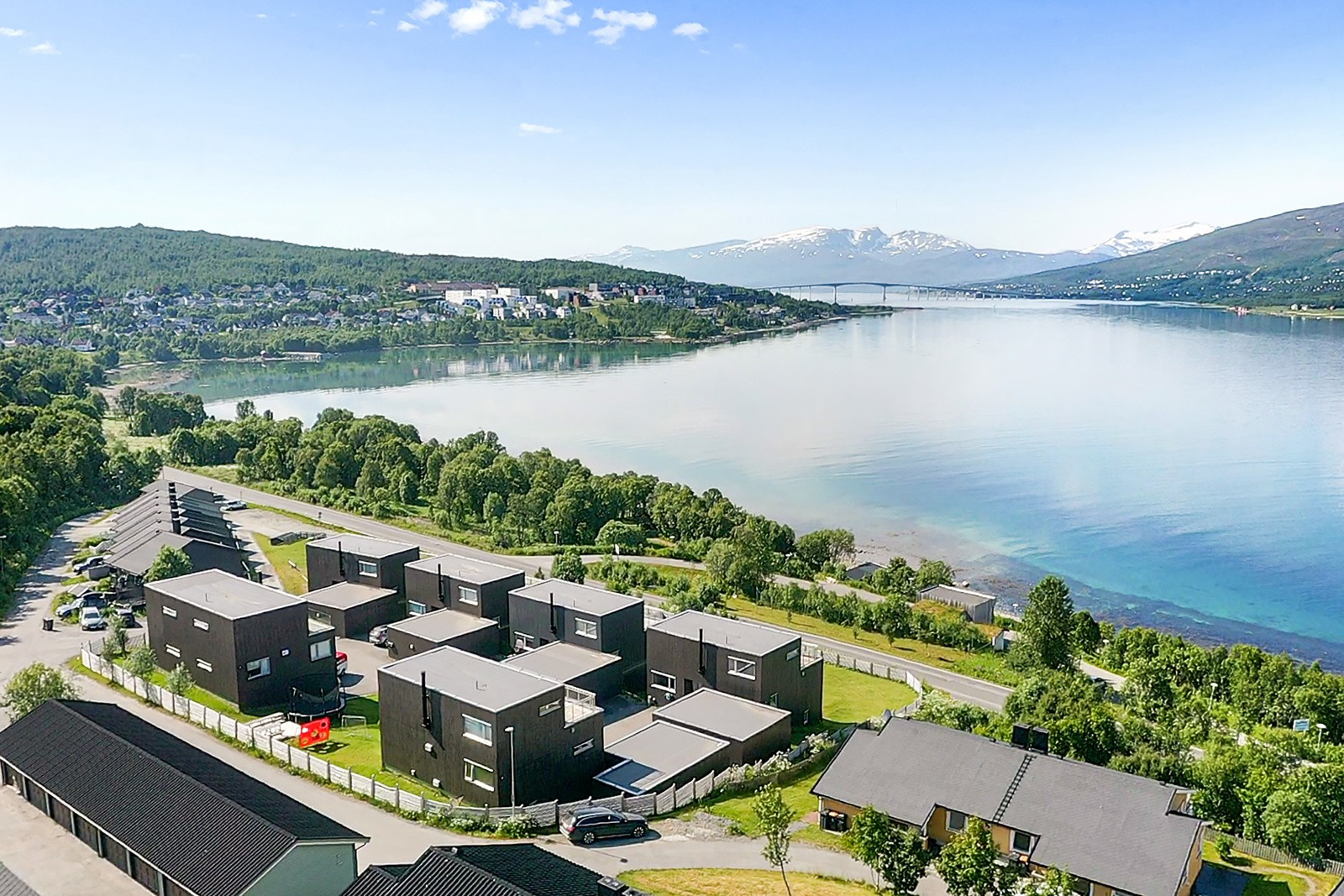 Kort vei ned til fjæra