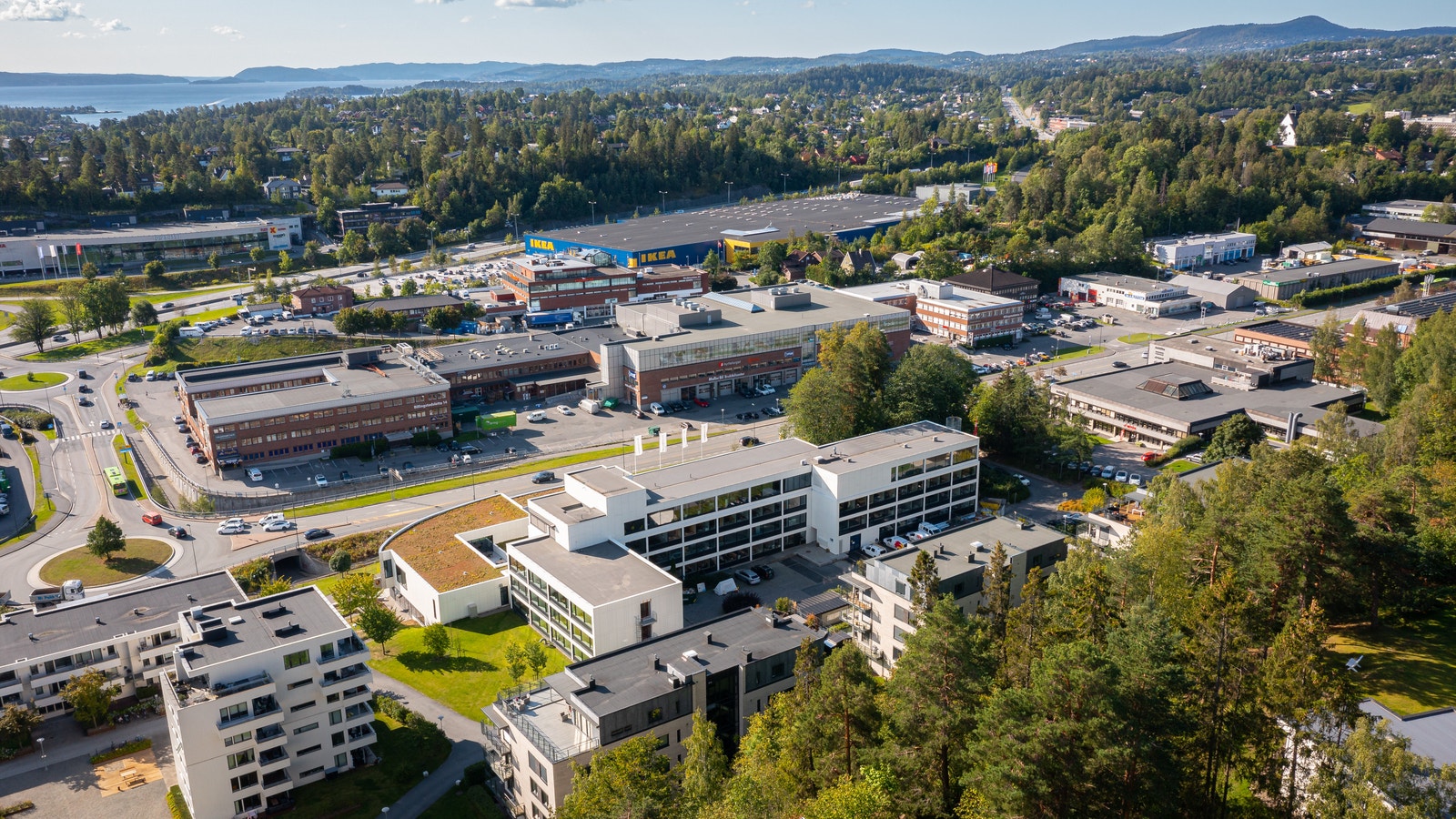 Eiendommen ligger sentralt på Billingstad med enkel av og påkjøring fra E18 Galleribilde