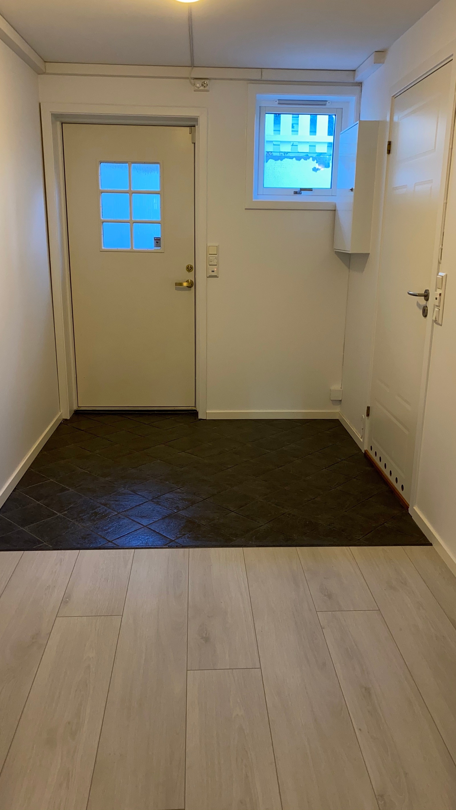 Flislagt gang med varmekabler Galleribilde