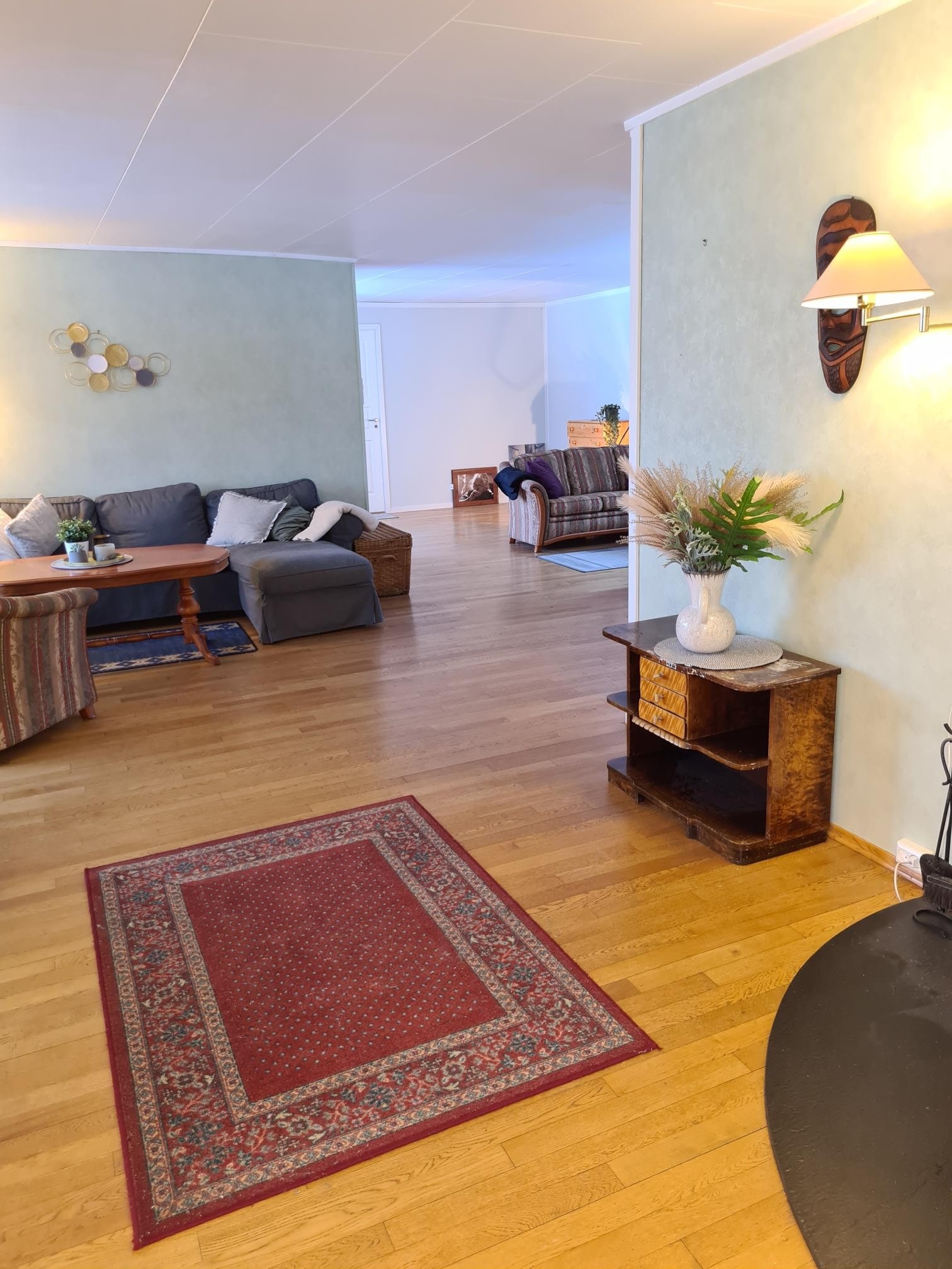 Stuen sett fra spisestuen. Galleribilde